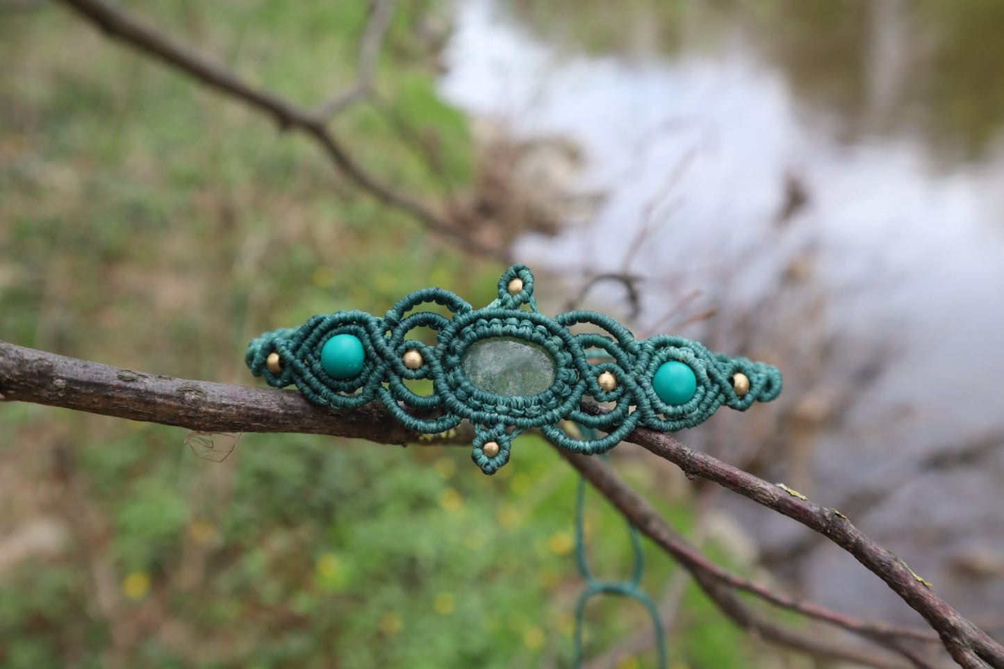 Türkisgrüne Tiara mit Erdbeerquarz und Türkisperlen