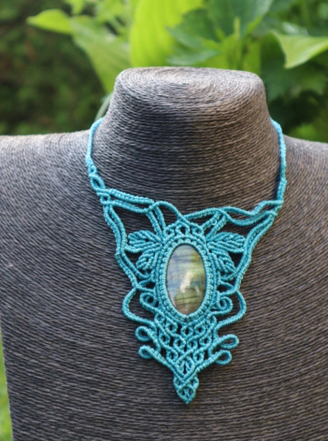 Türkises Collier mit Labradorit
