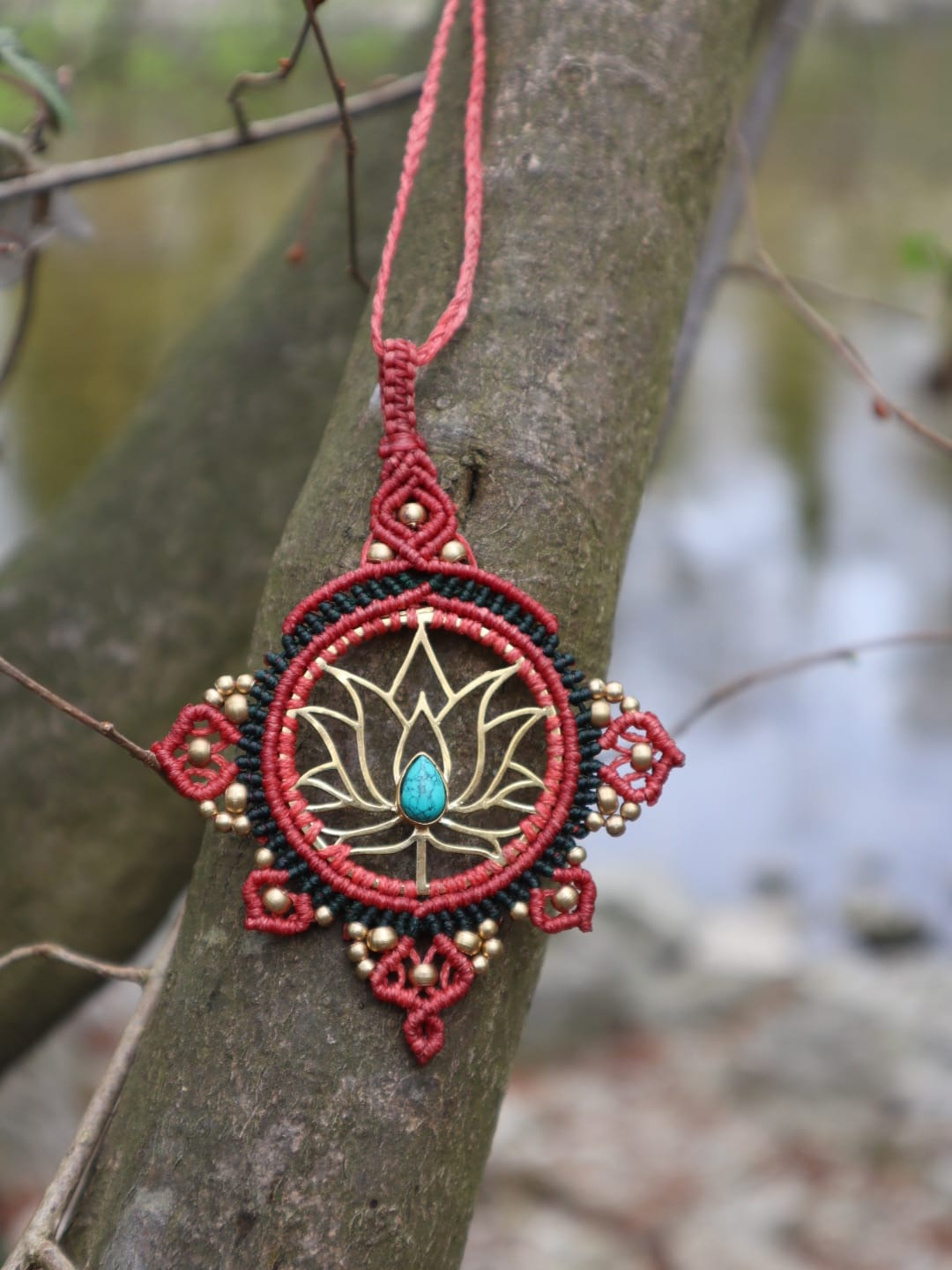 Lotos Mandala Kette mit Türkis,