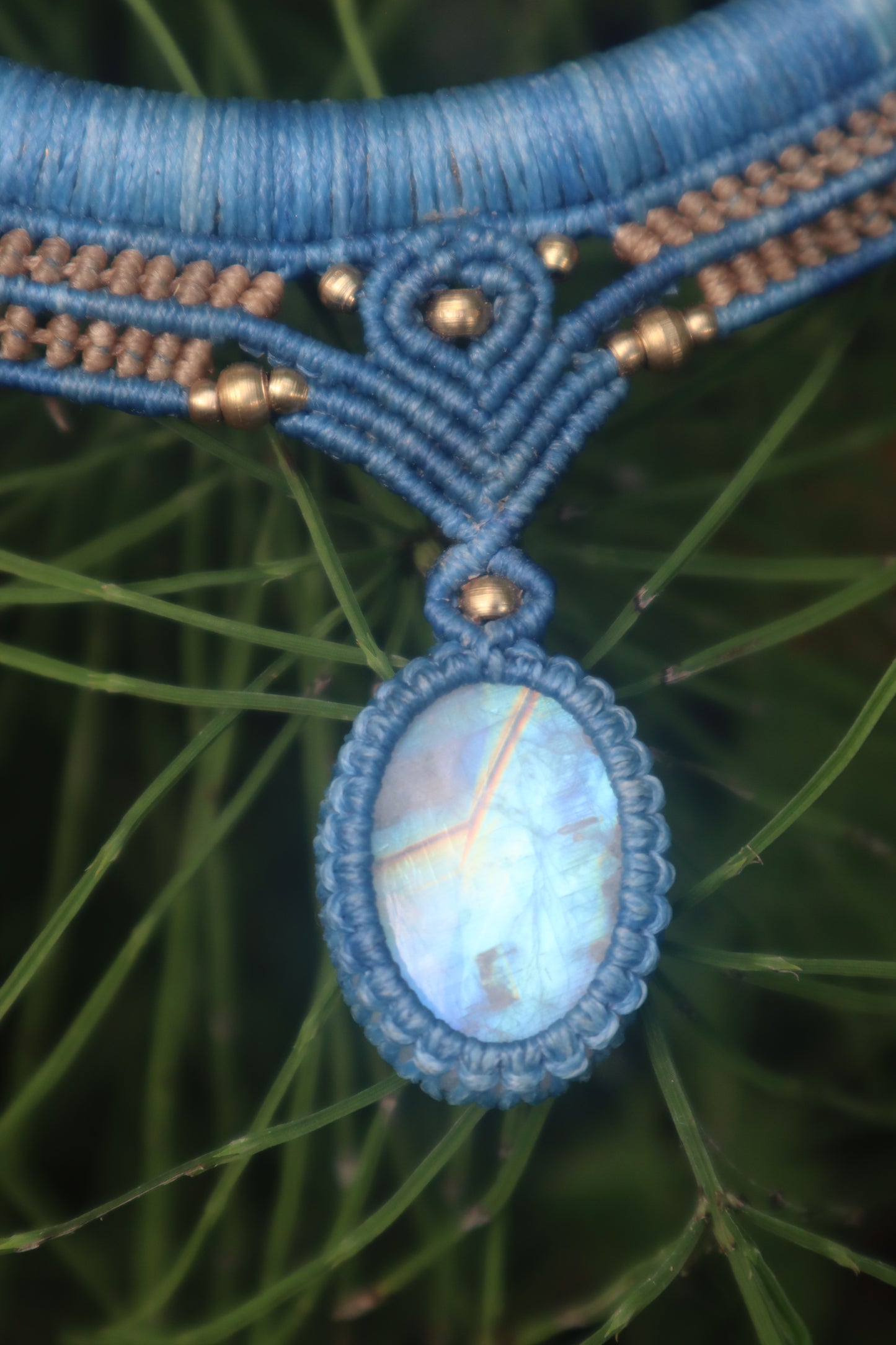 Messing Reifen Rainbow Moonstone in hellbau