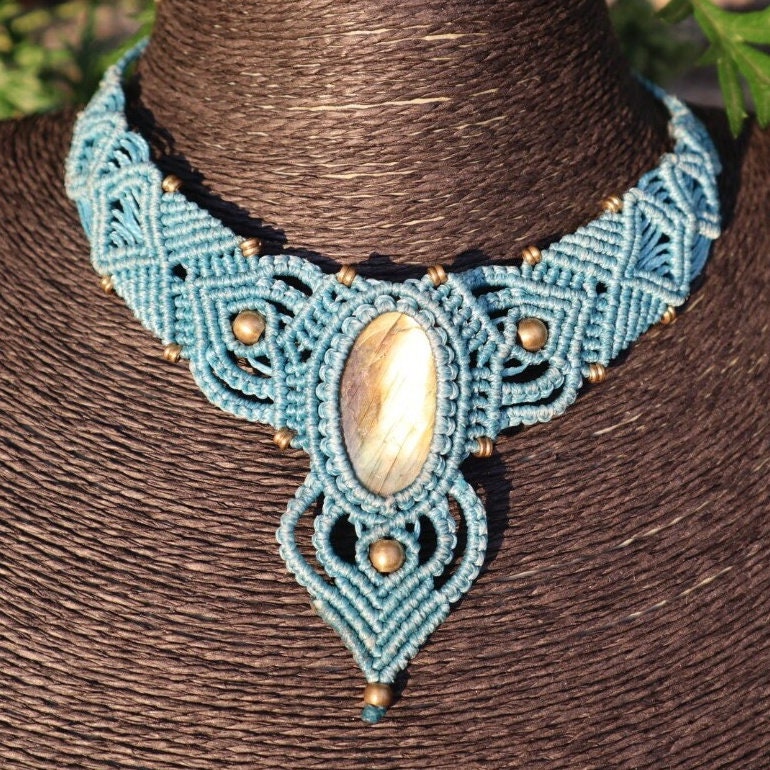 Türkisblaues Macramee Collier mit Labradorit