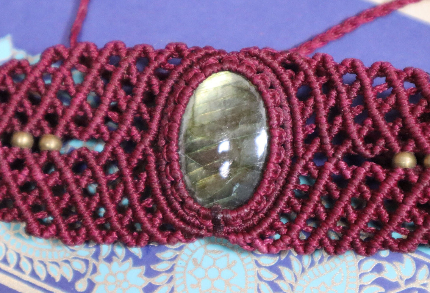 Dunkelrotes Macramee Armband