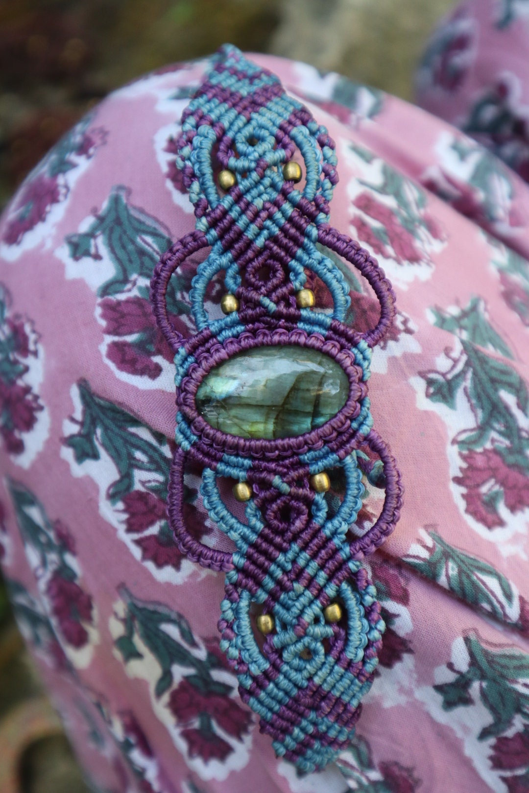 Lila hellblaues Macramee