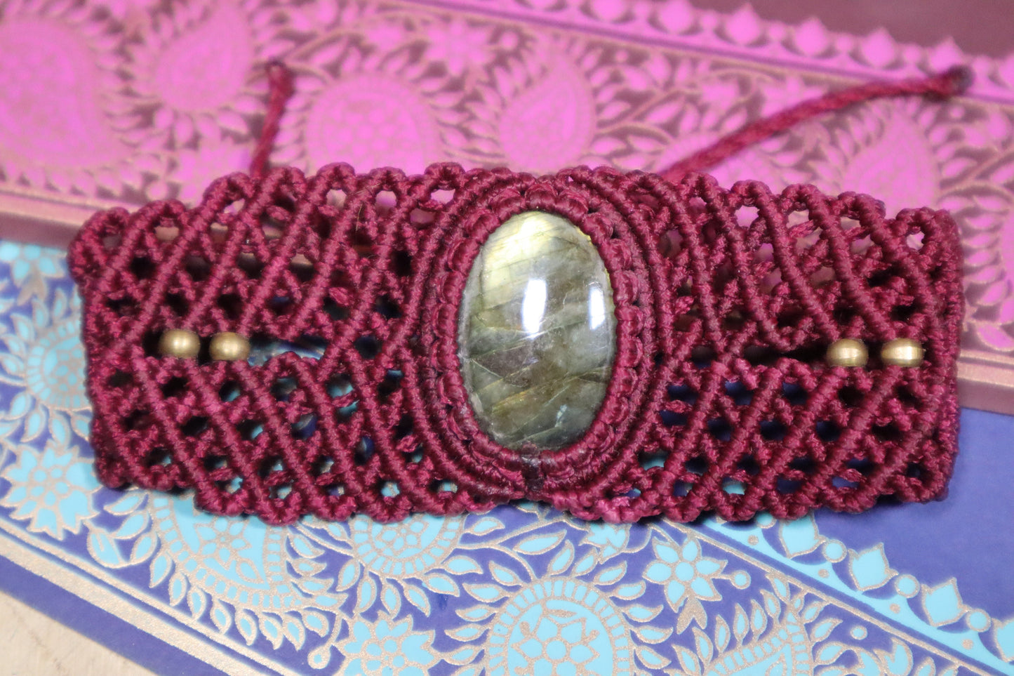 Dunkelrotes Macramee Armband