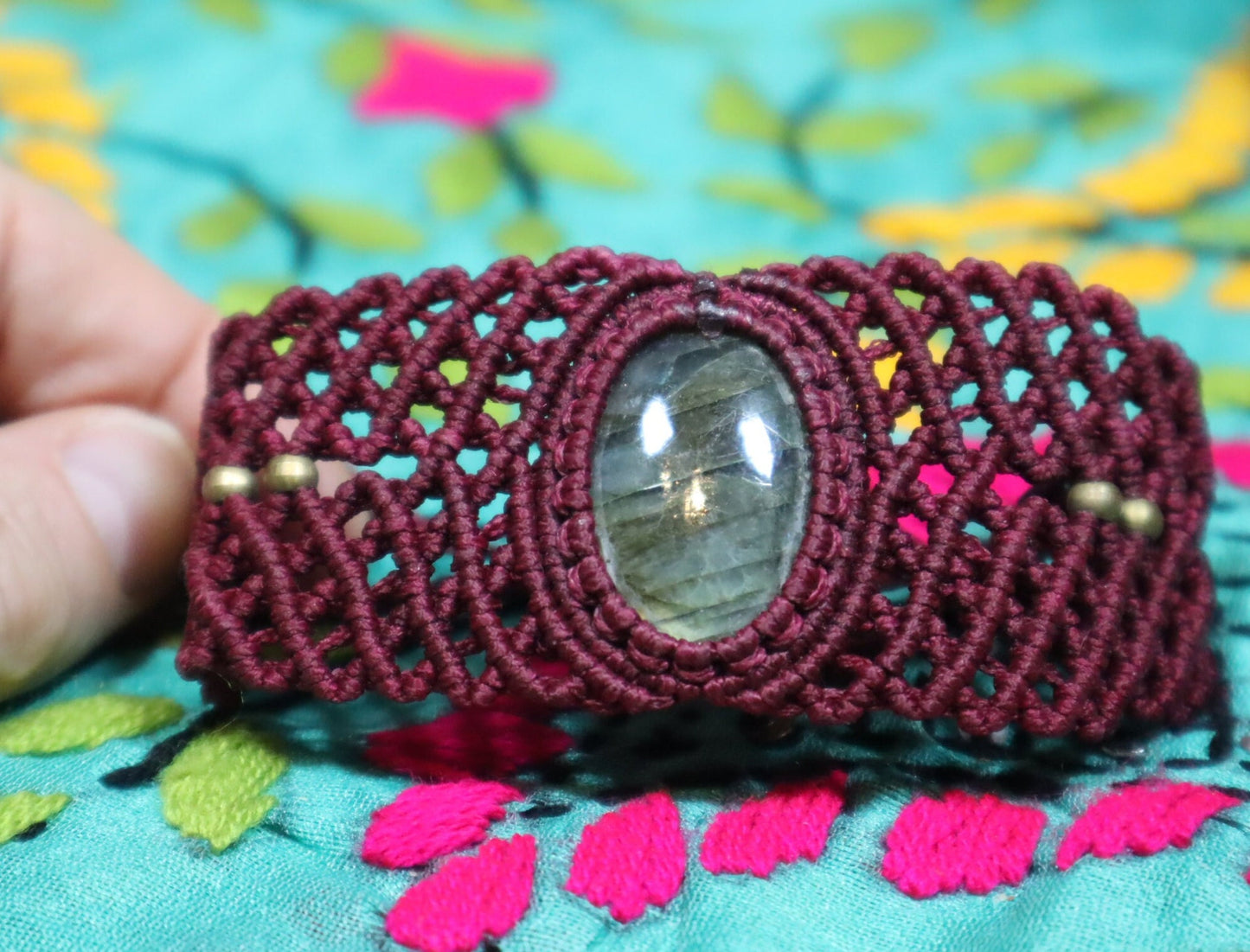 Dunkelrotes Macramee Armband