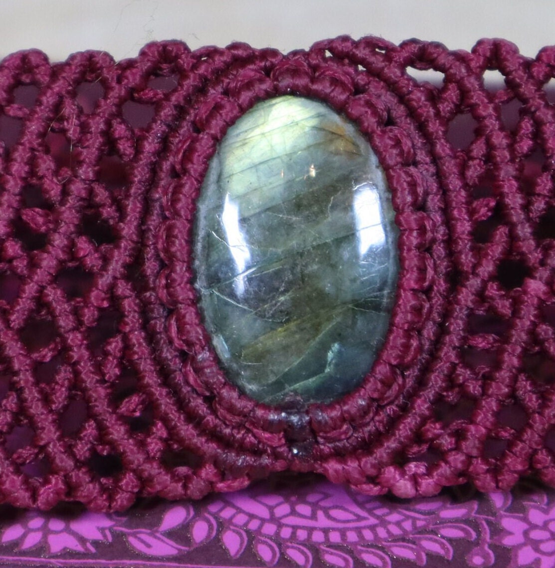 Dunkelrotes Macramee Armband
