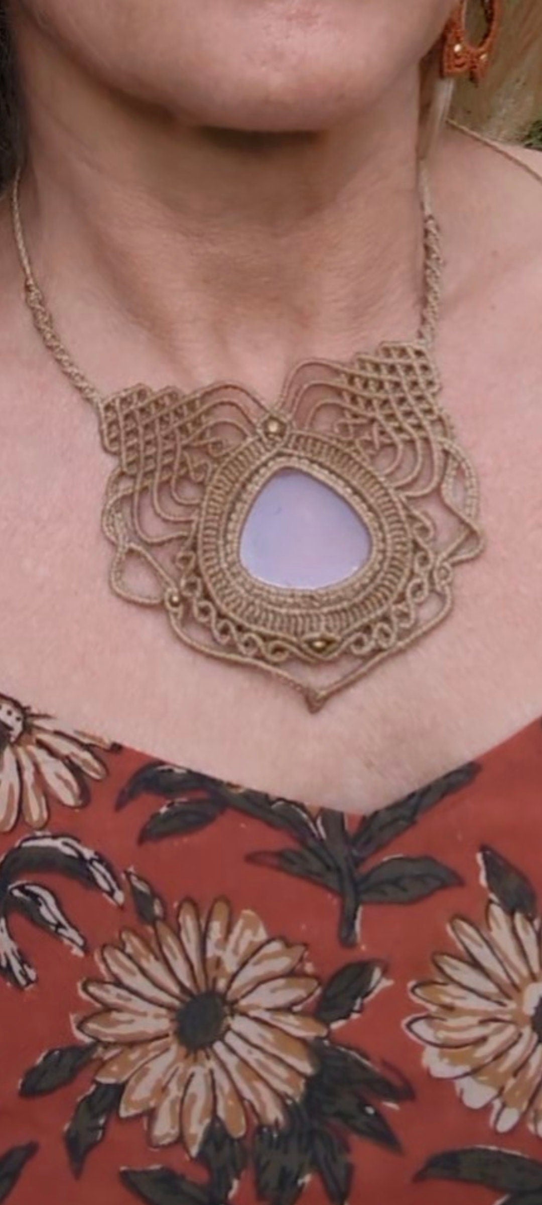 Beiges Makramee Collier mit Rosenquarz