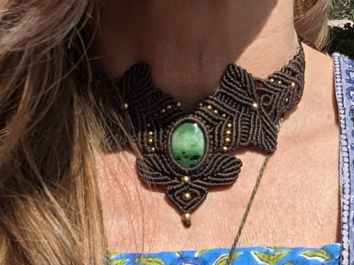 Makramee Collier mit Rubinzoisit