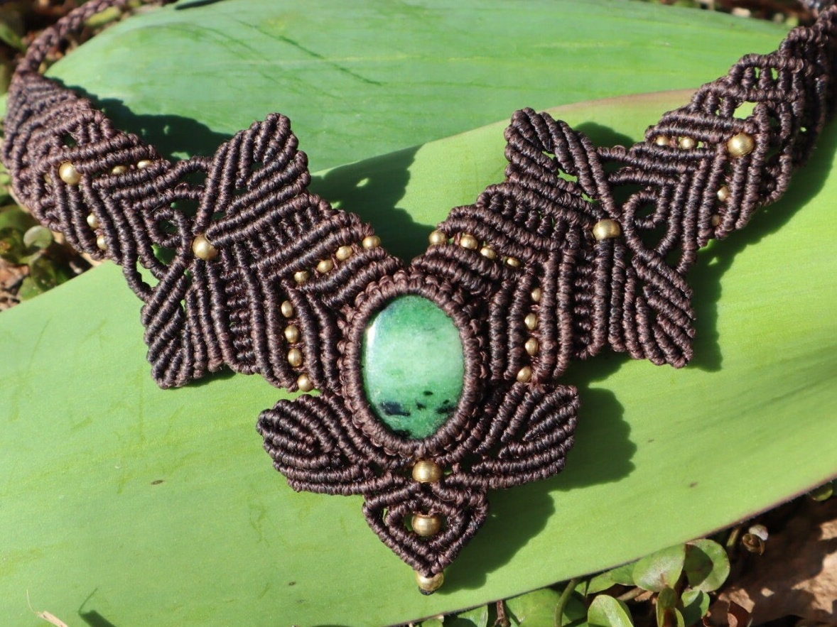 Makramee Collier mit Rubinzoisit