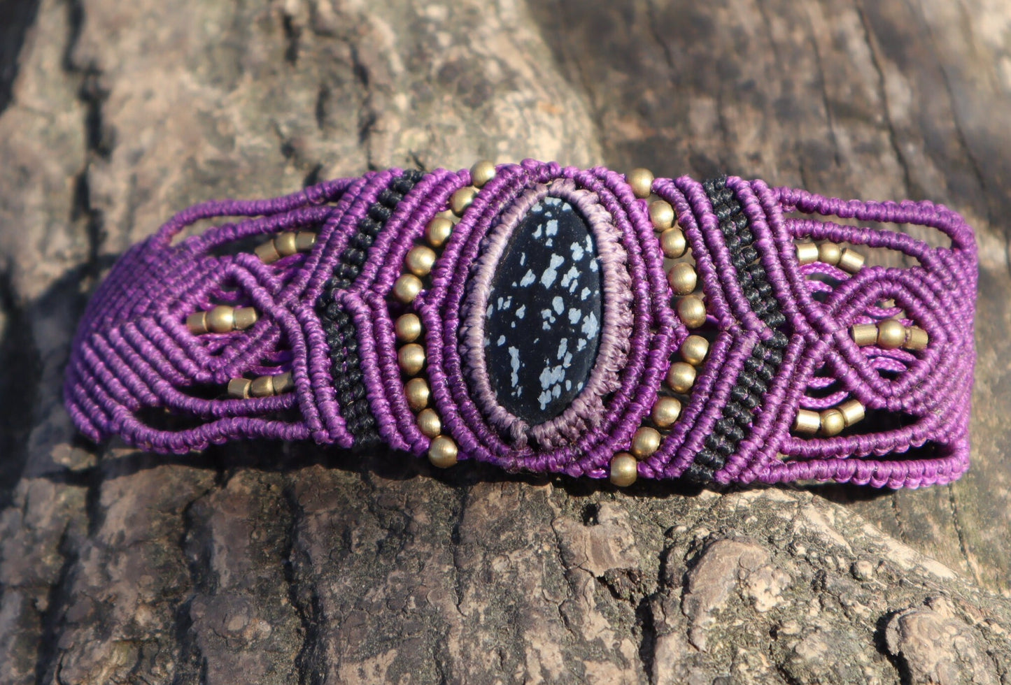 Armband aus handgeknüpftem Macramee mit Malachite oder Dalmatinerjaspis