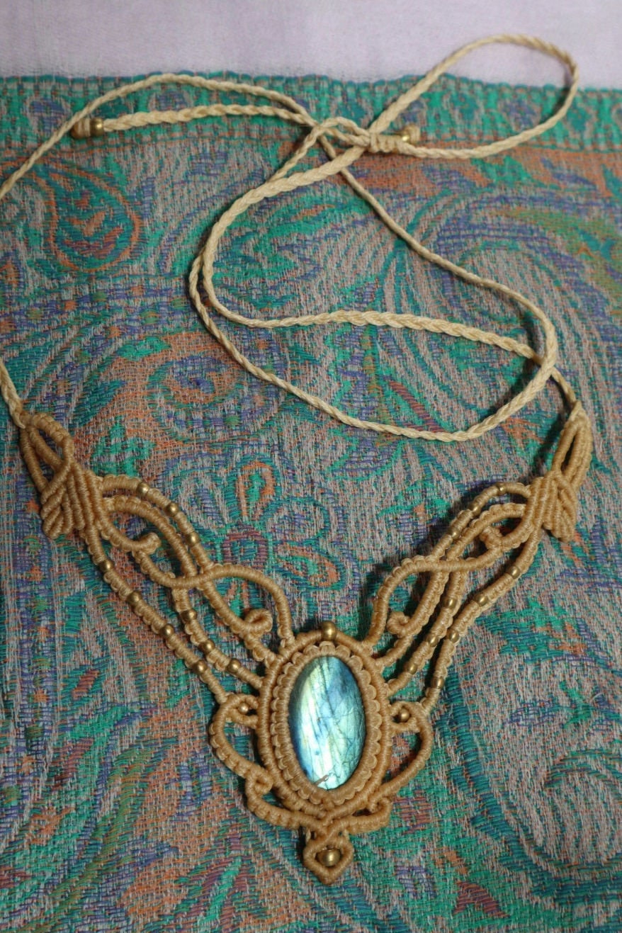 Beiges Makramee Collier mit Labradorit