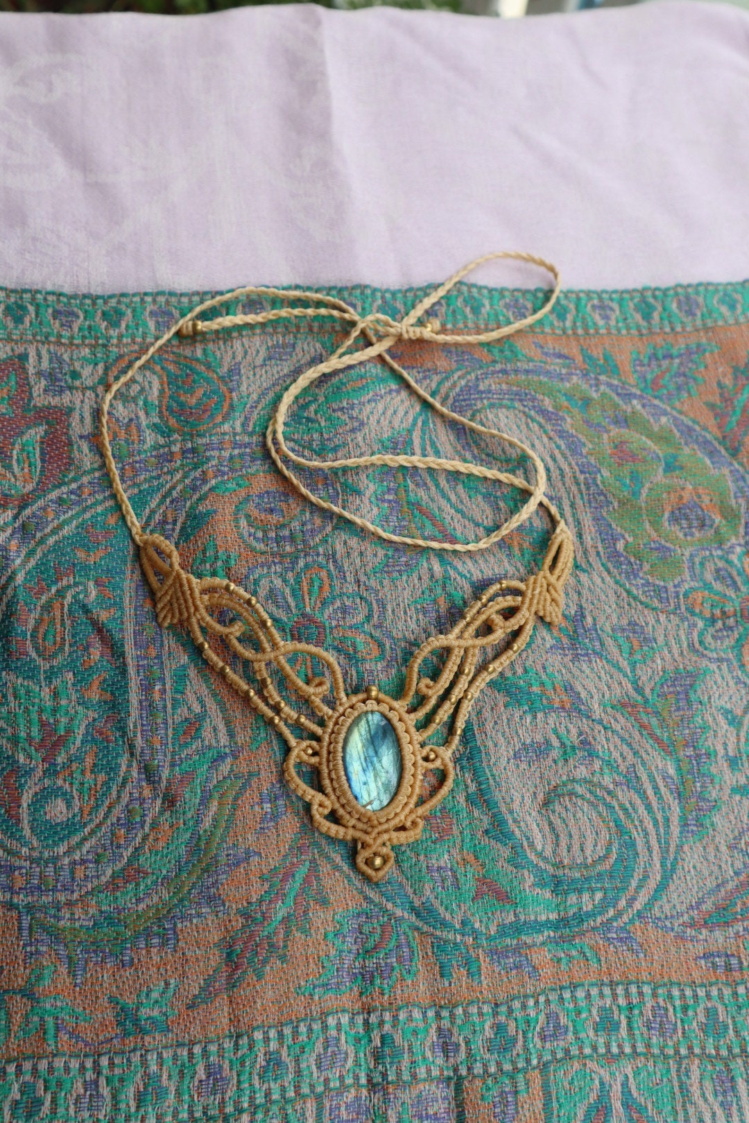 Beiges Makramee Collier mit Labradorit