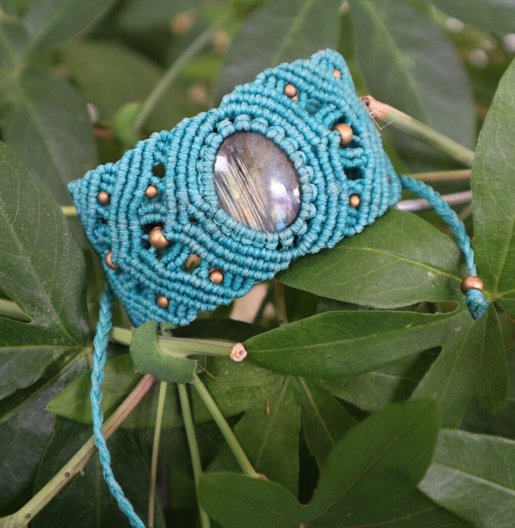 Türkises Macramee Armband mit Labradorit