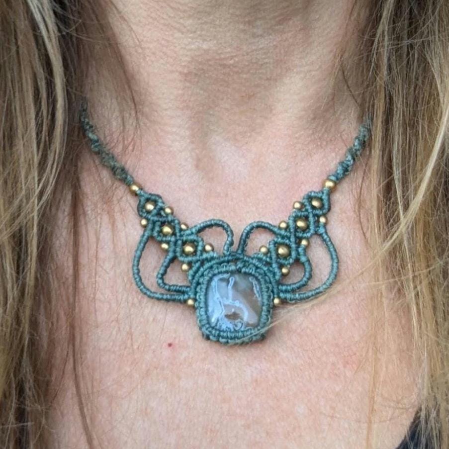 Türkises Makramee Collier mit Moosachat