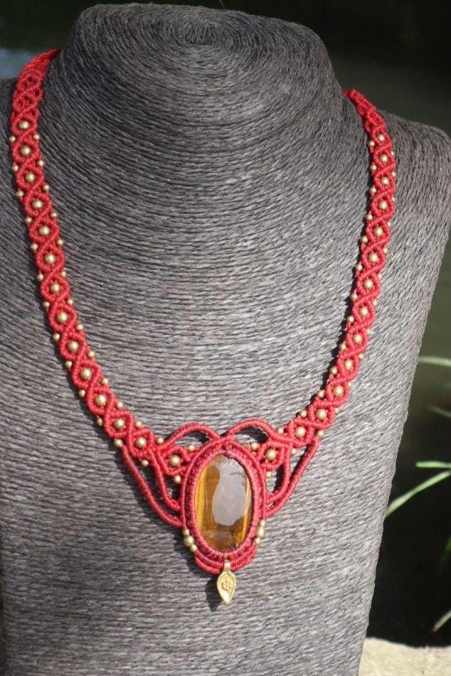 Rote Makramee Kette mit Tigerauge