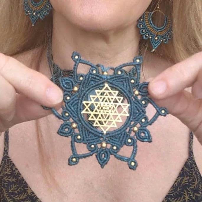Sri Yantra Mandala Anhänger, Sri Yantra Halskette Makramee, Macrame Halskette, Heilige Geometrie, Devi, Göttin, Tantra, Mandalakette