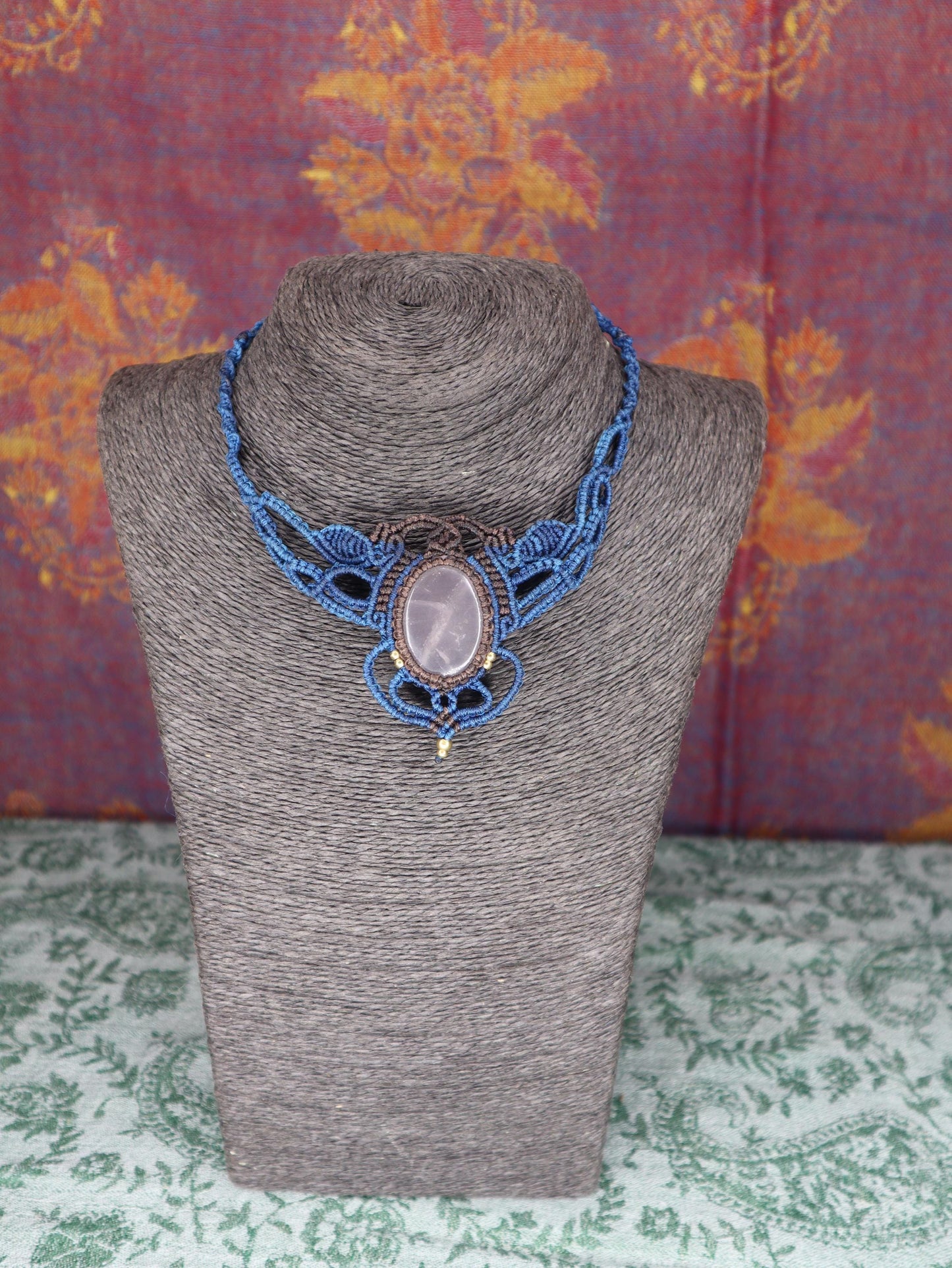 Makramee Collier mit Rosenquarz, blau mit braun