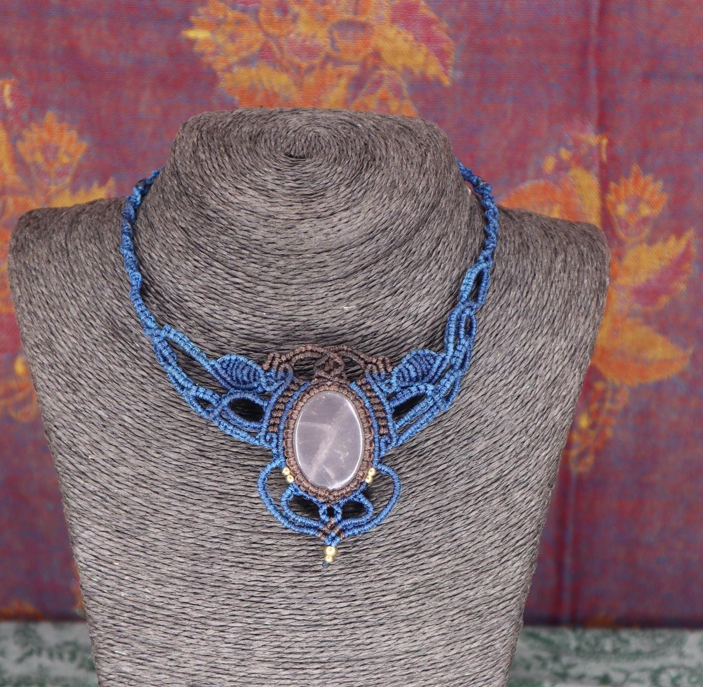 Makramee Collier mit Rosenquarz, blau mit braun