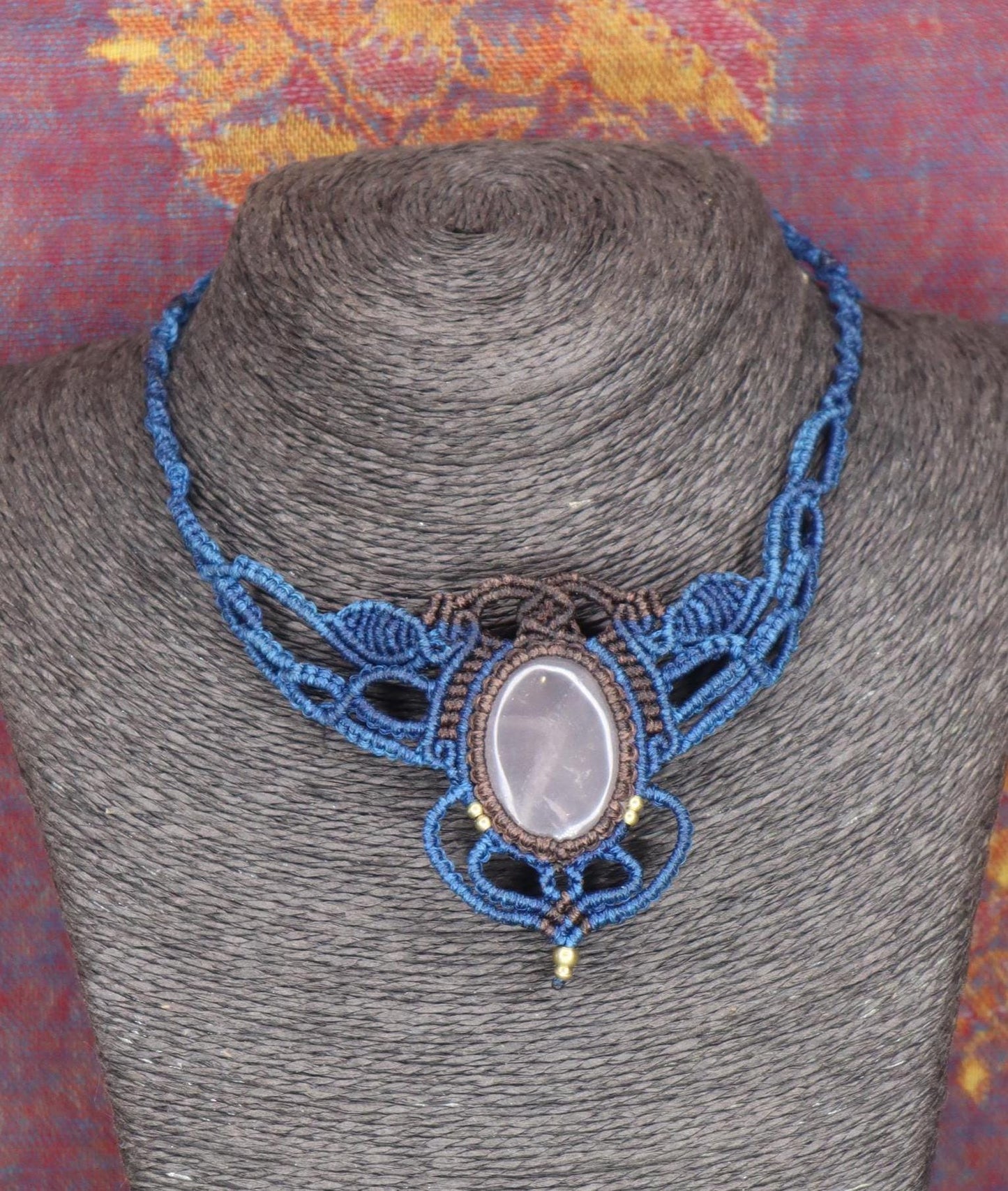 Makramee Collier mit Rosenquarz, blau mit braun