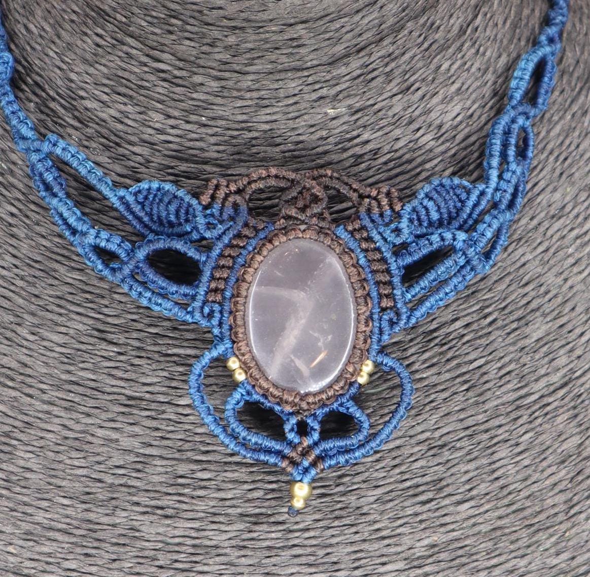 Makramee Collier mit Rosenquarz, blau mit braun