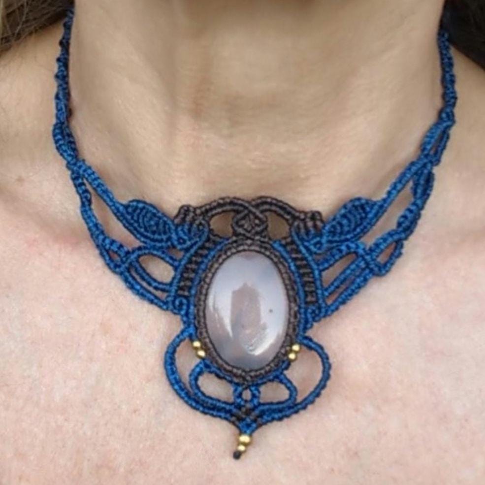 Makramee Collier mit Rosenquarz, blau mit braun