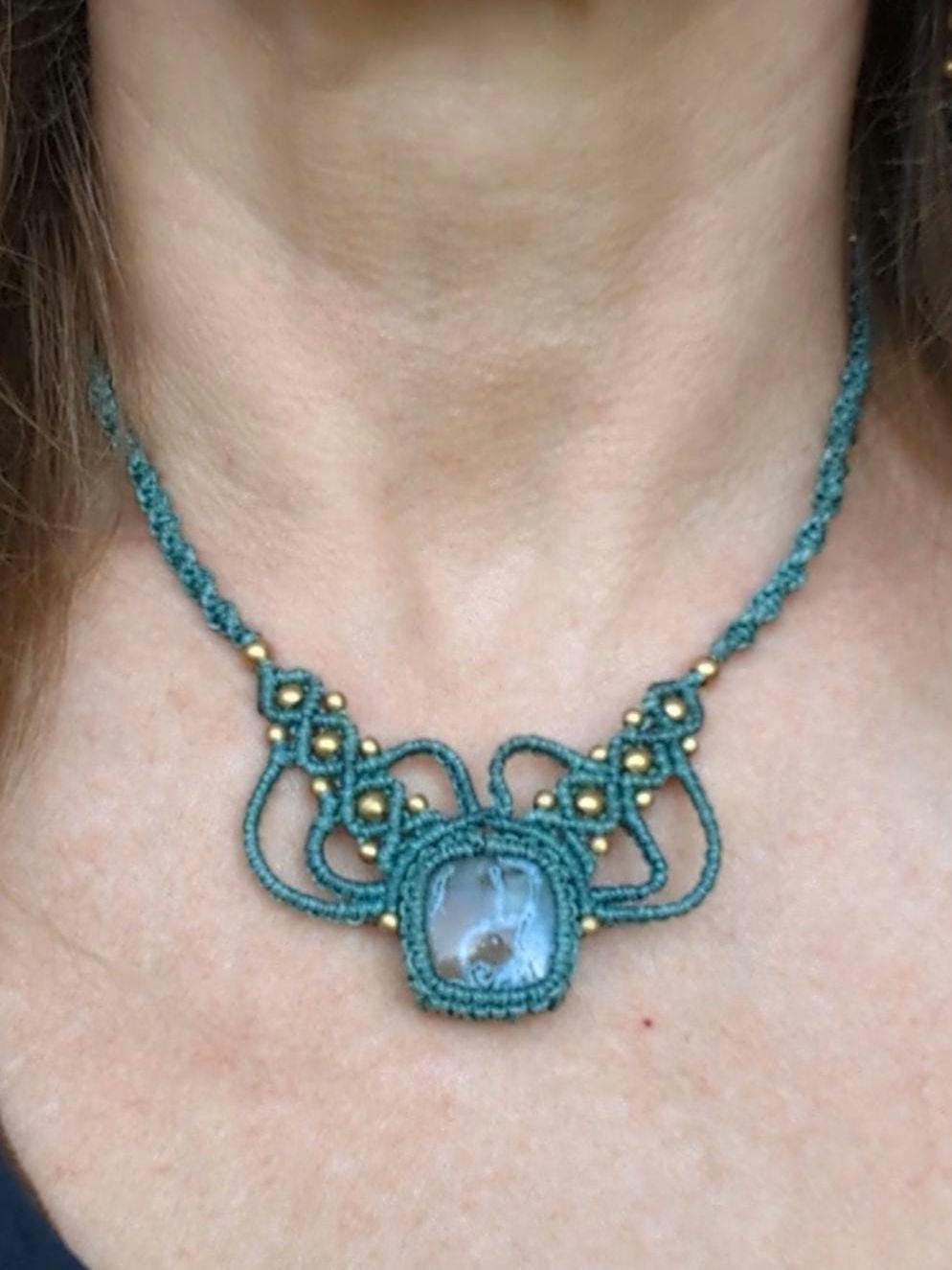 Türkises Makramee Collier mit Moosachat