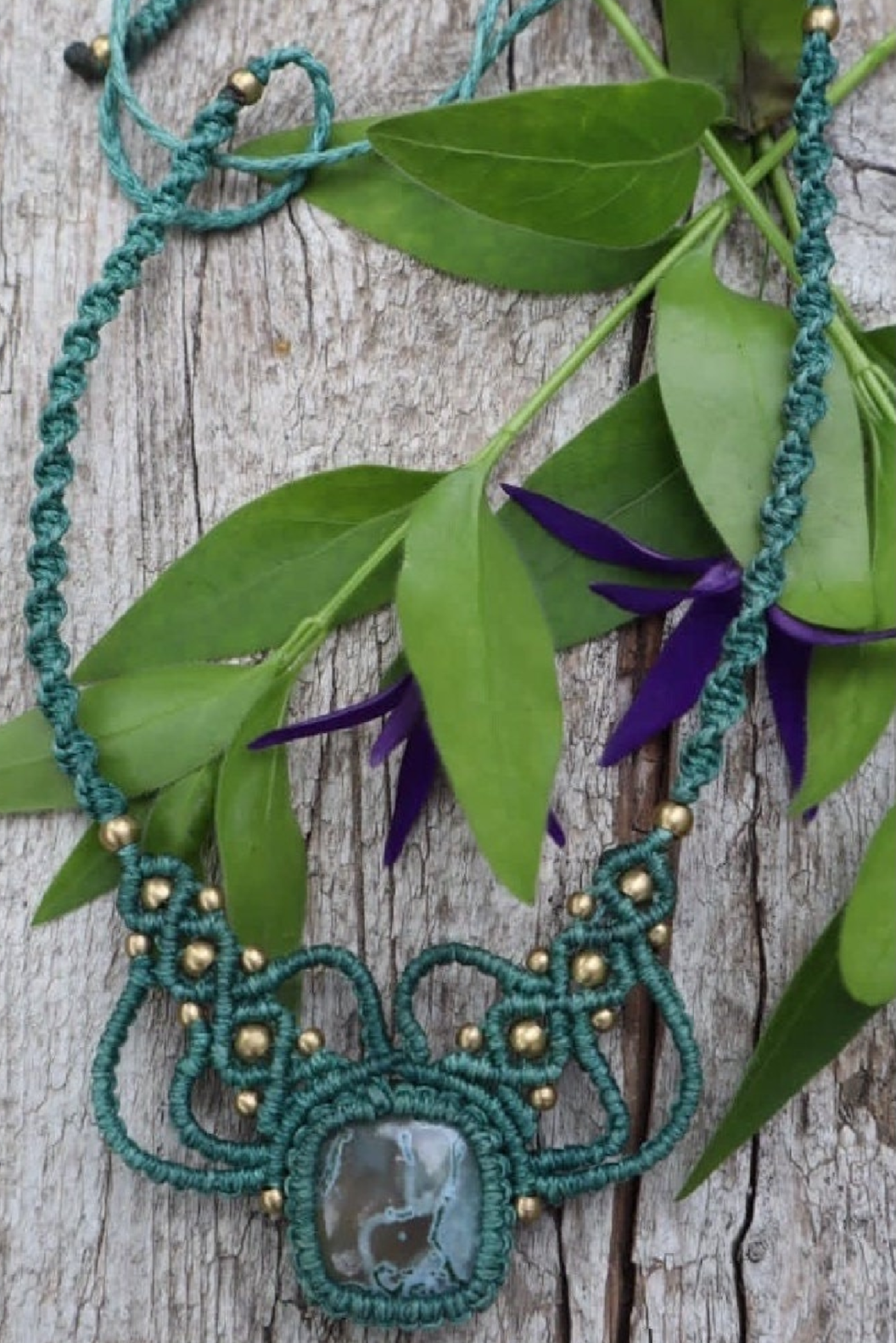 Türkises Makramee Collier mit Moosachat