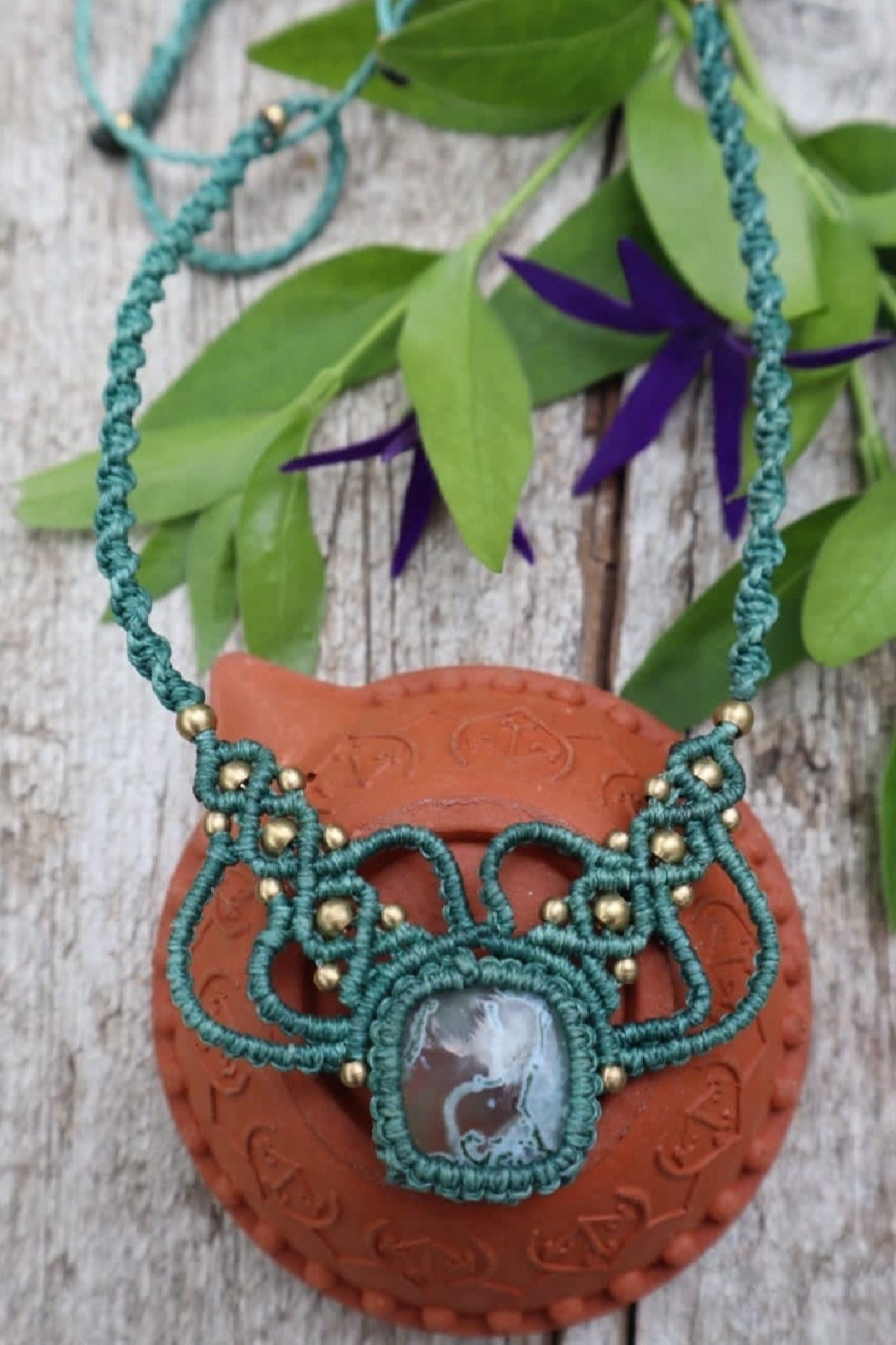Türkises Makramee Collier mit Moosachat