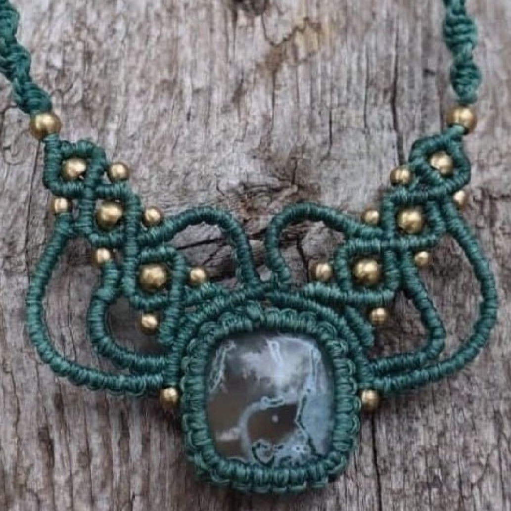 Türkises Makramee Collier mit Moosachat