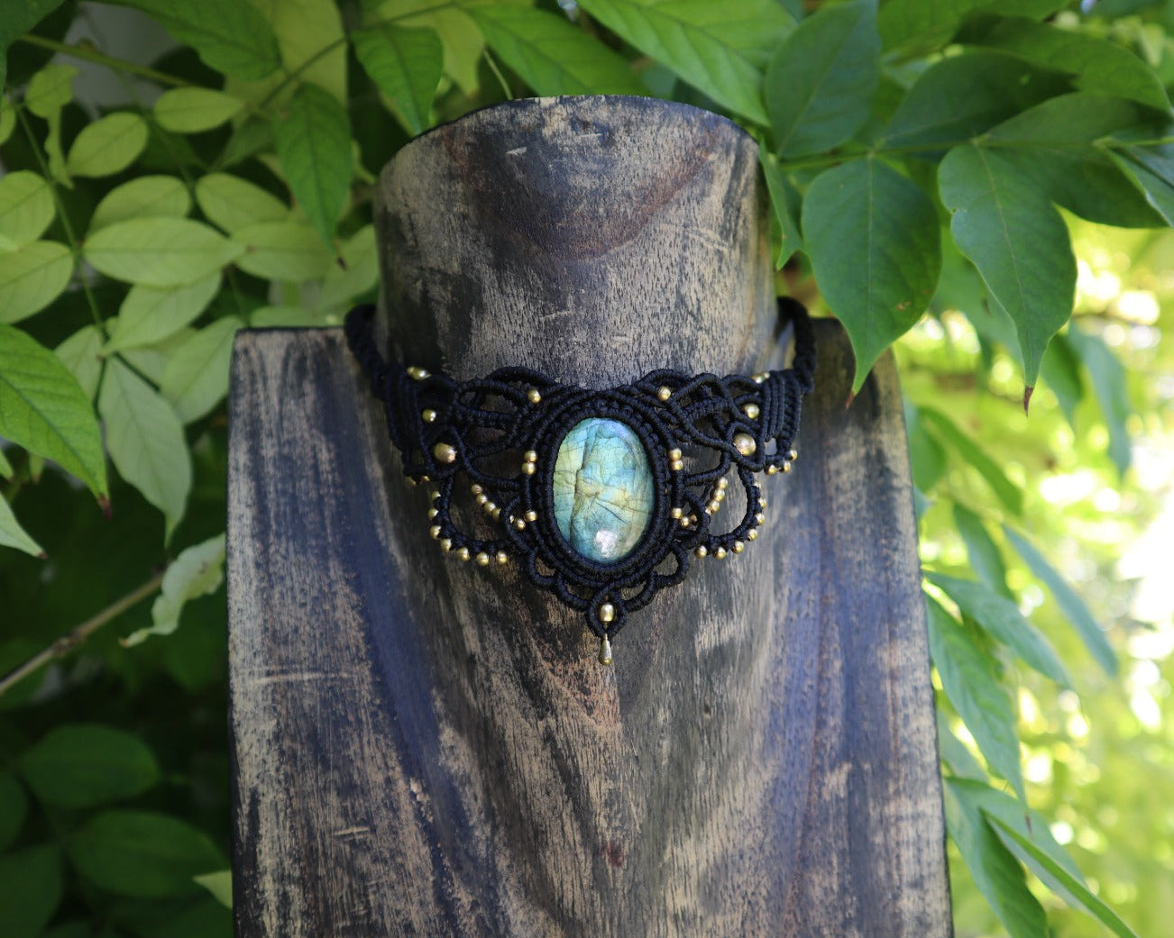 The Forest Queen   schwarzes Collier mit Labradorit