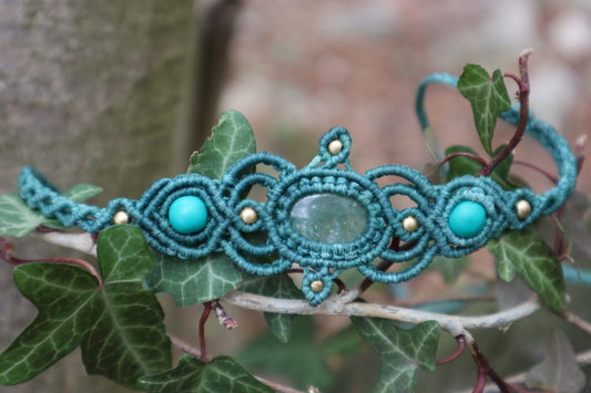 Türkisgrüne Tiara mit Erdbeerquarz und Türkisperlen