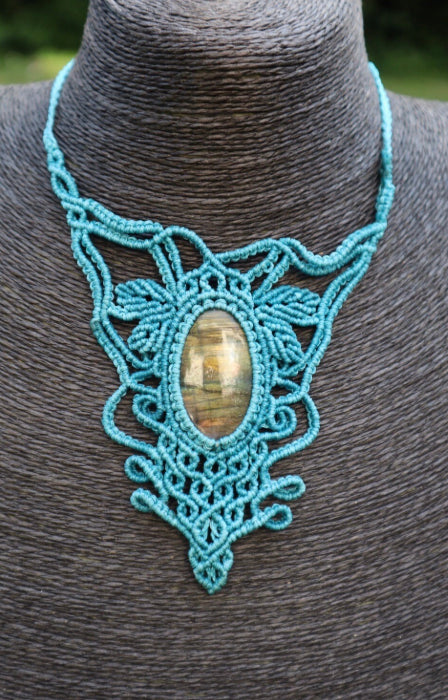 Türkises Collier mit Labradorit