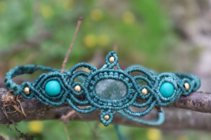 Türkisgrüne Tiara mit Erdbeerquarz und Türkisperlen