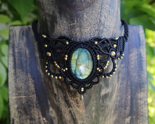The Forest Queen   schwarzes Collier mit Labradorit