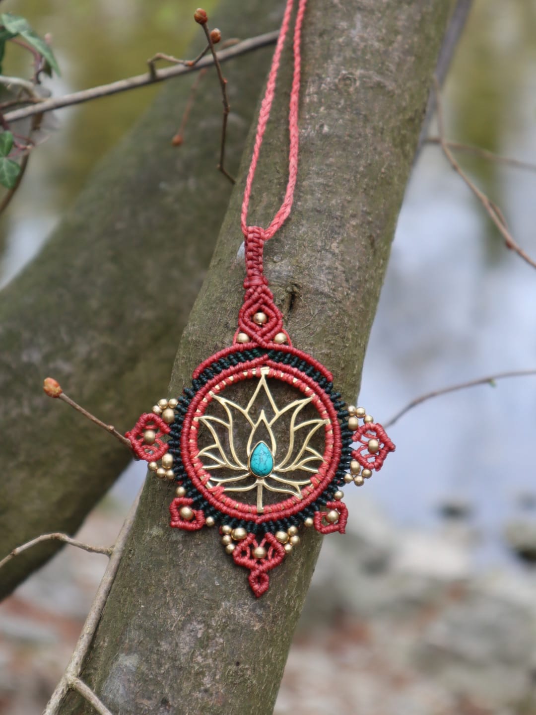 Lotos Mandala Kette mit Türkis,