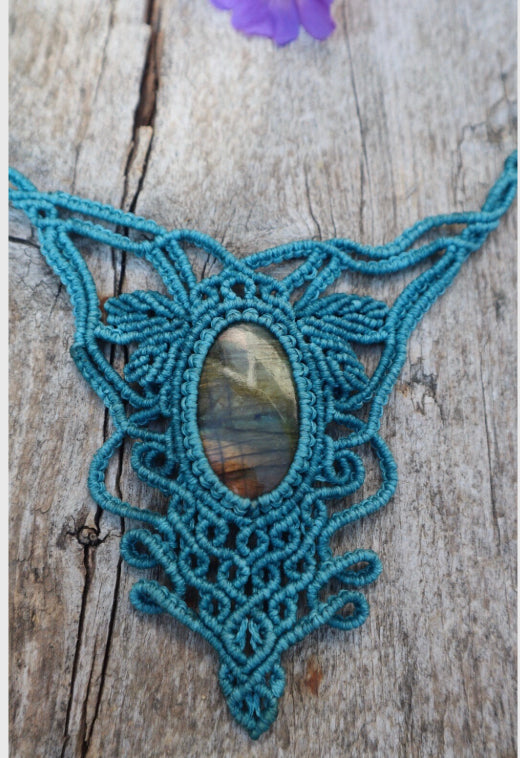 Türkises Collier mit Labradorit