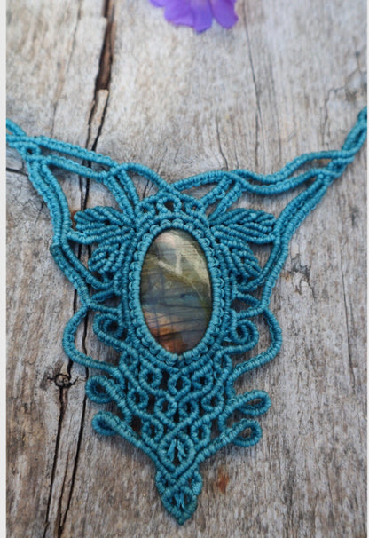 Türkises Collier mit Labradorit