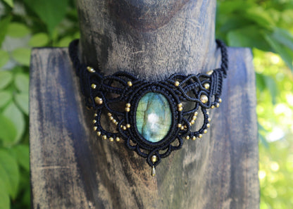 The Forest Queen   schwarzes Collier mit Labradorit