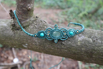 Türkisgrüne Tiara mit Erdbeerquarz und Türkisperlen