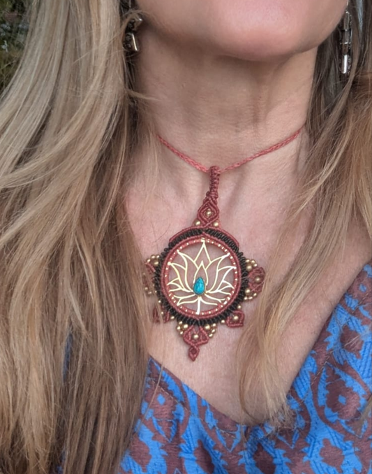 Lotos Mandala Kette mit Türkis,