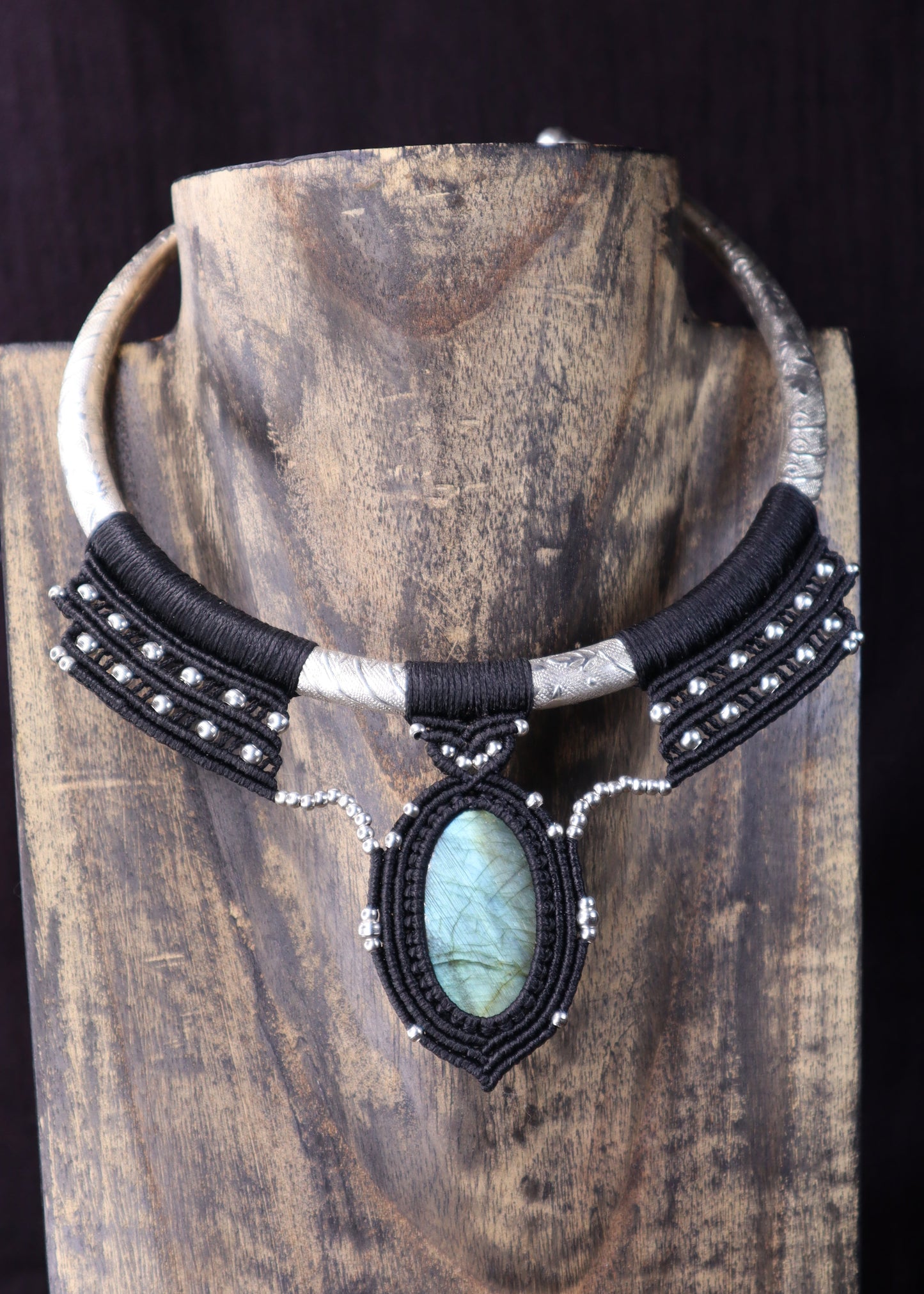 Silberplatinierter Halsreifen mit Labradorit