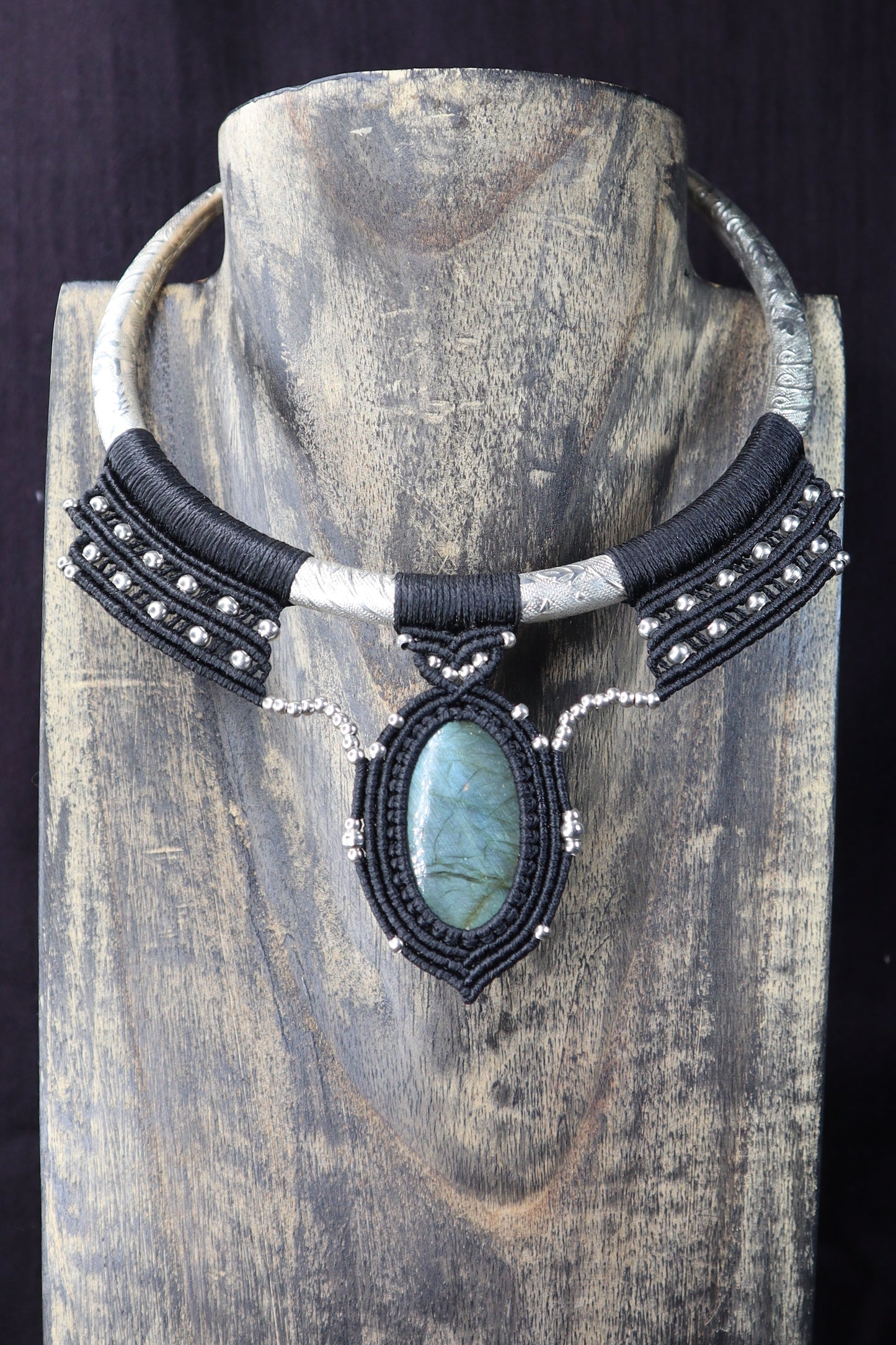 Silberplatinierter Halsreifen mit Labradorit