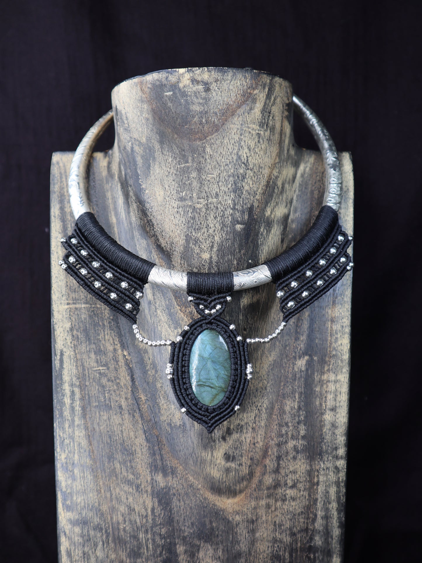 Silberplatinierter Halsreifen mit Labradorit