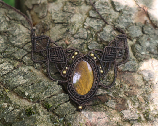 Braunes Makramee Collier mit Tigerauge