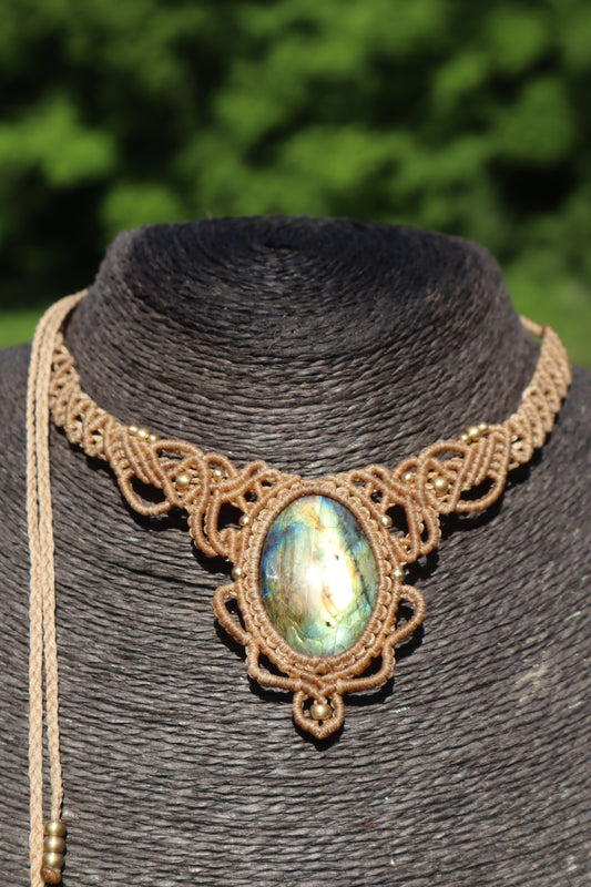 Beiges Makramee Collier mit Labradorit