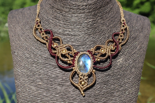 Beiges Collier mit Labradorit