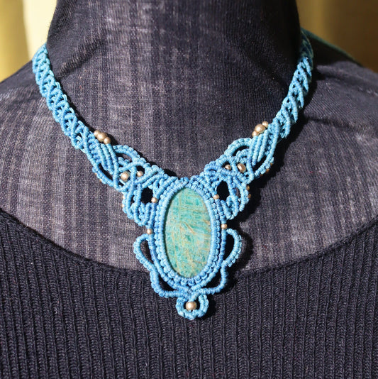 Türkisblaues Macramee Collier mit Amazonit