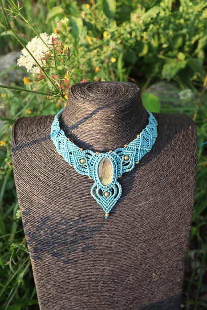 Türkisblaues Macramee Collier mit Labradorit