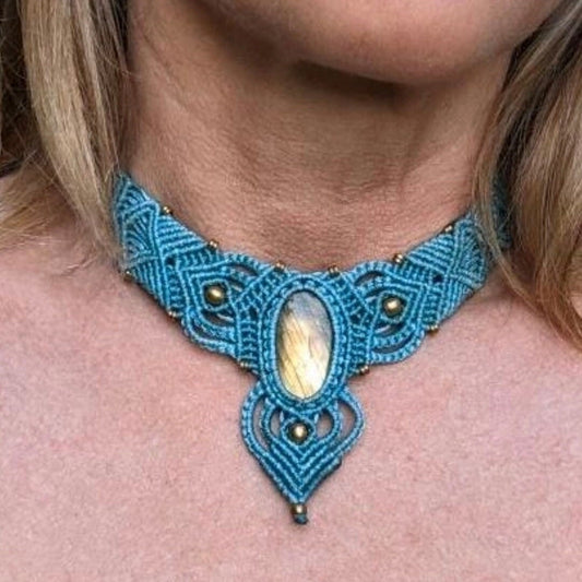 Türkisblaues Macramee Collier mit Labradorit
