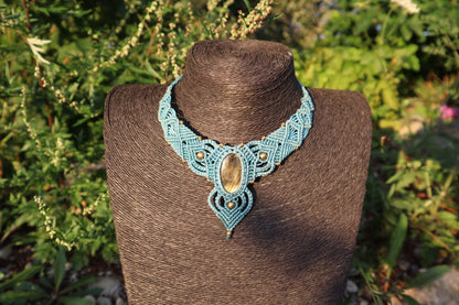 Türkisblaues Macramee Collier mit Labradorit